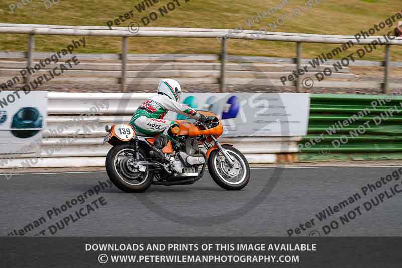 Vintage motorcycle club;eventdigitalimages;mallory park;mallory park trackday photographs;no limits trackdays;peter wileman photography;trackday digital images;trackday photos;vmcc festival 1000 bikes photographs